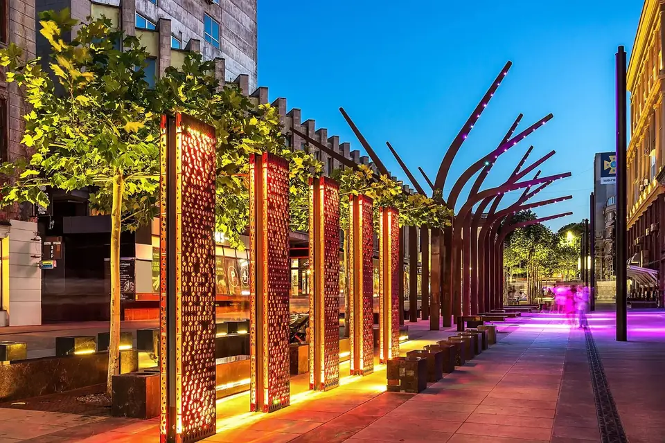 Laser-cut weathering-steel columns in a street